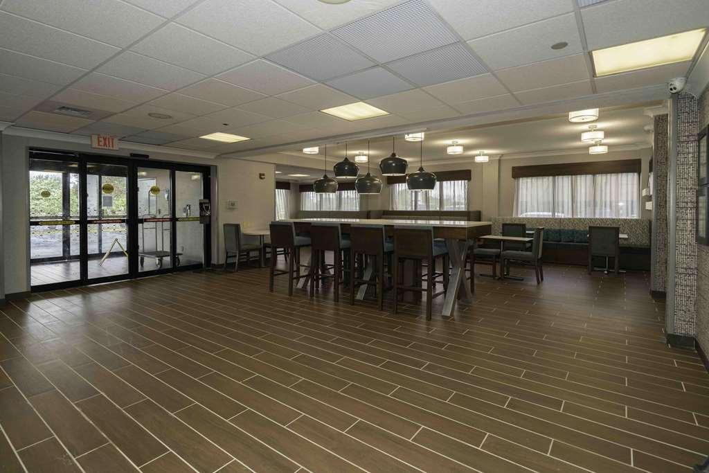 Hampton Inn St. Louis - Westport Maryland Heights Exterior photo